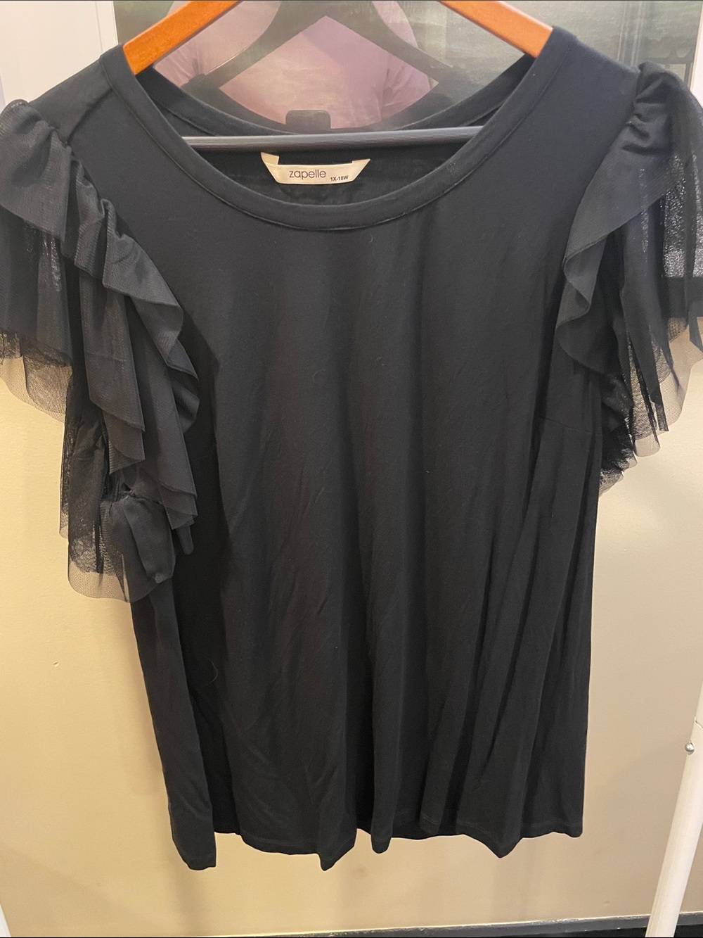 Zapelle 1X-18W. Black Ruffle Sleeve Tee